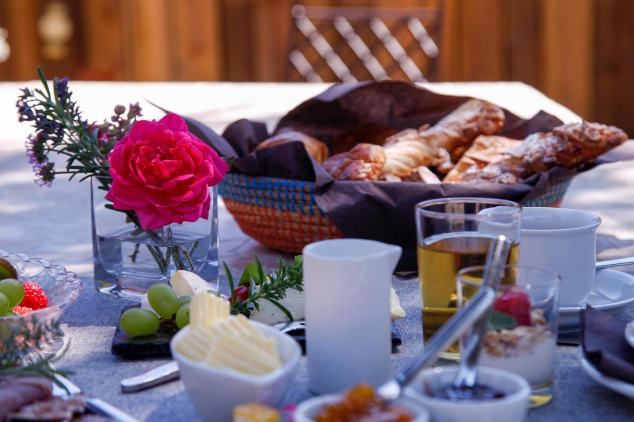 La Figue Noire Bed & Breakfast Caromb ภายนอก รูปภาพ